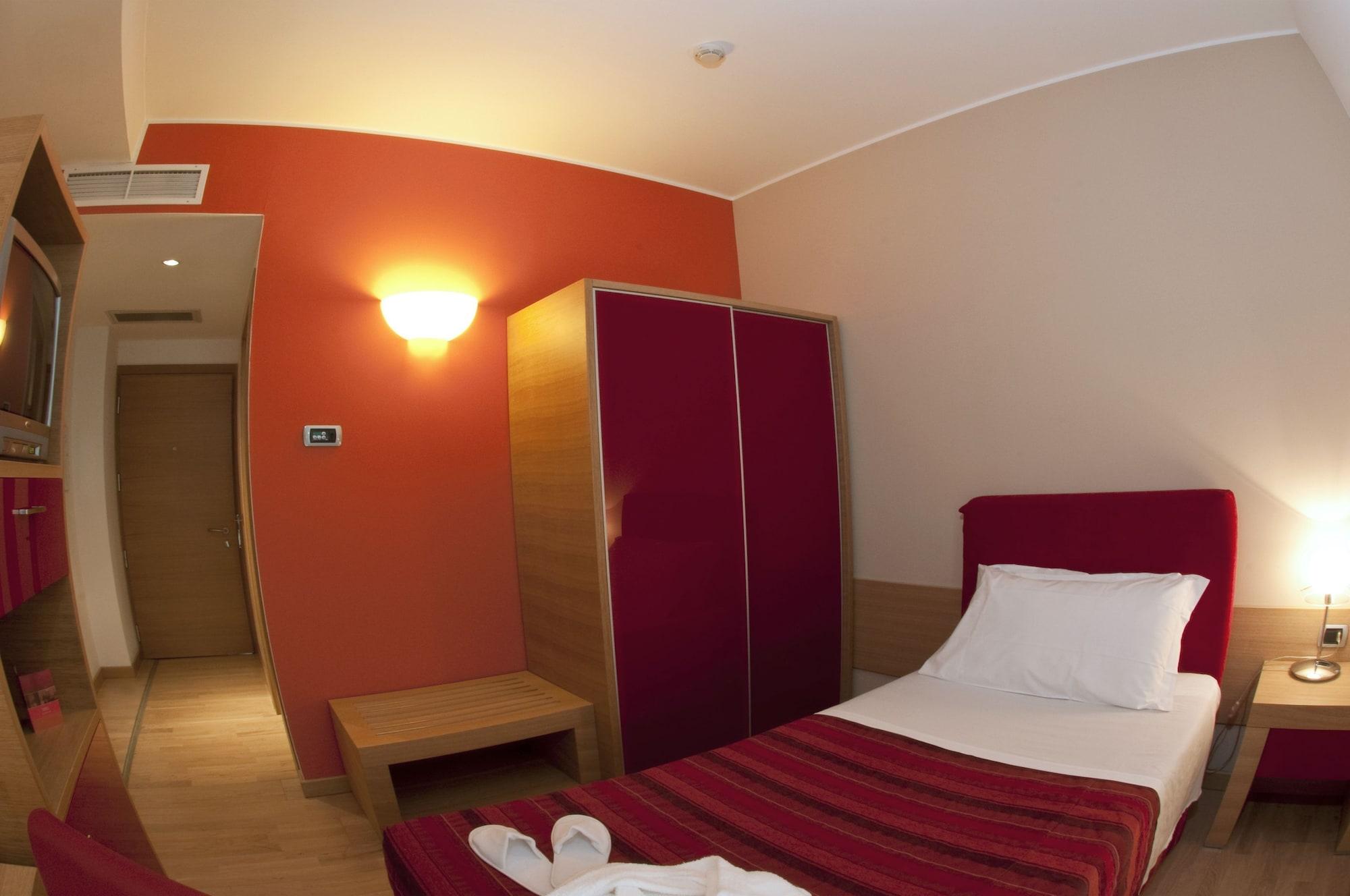 Hotel Remilia Reggio Emilia Exterior photo
